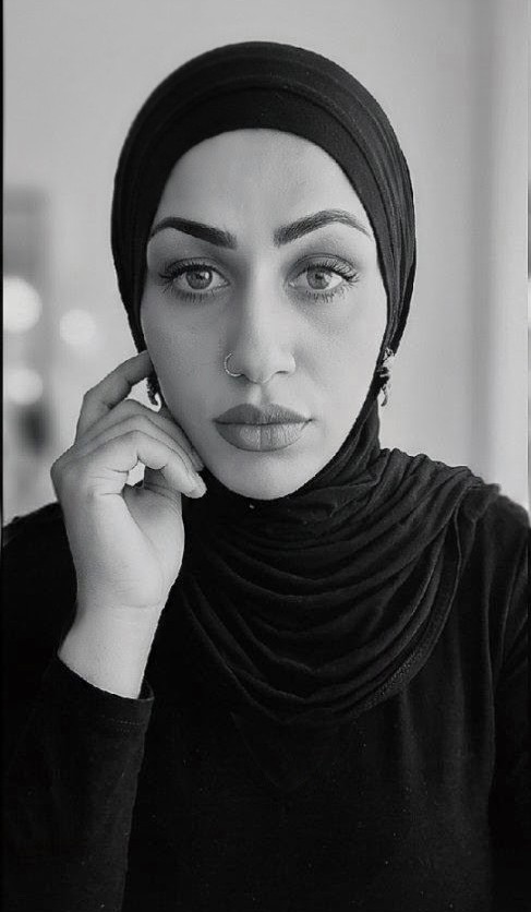 Portrait von Sehra Awada, psychologische Beraterin und Coach